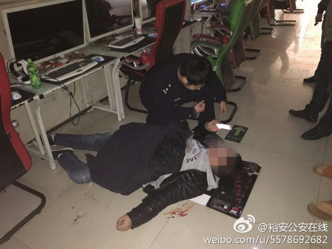 男子上网吐血倒地 在救护车上一席话“感人肺腑”