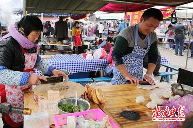 老师辞职卖肉夹馍 月收入近万元令人羡慕比当教师翻一番