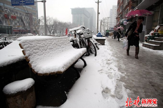 中东部雨雪来袭 冷空气终结“假春天”注意防寒保暖