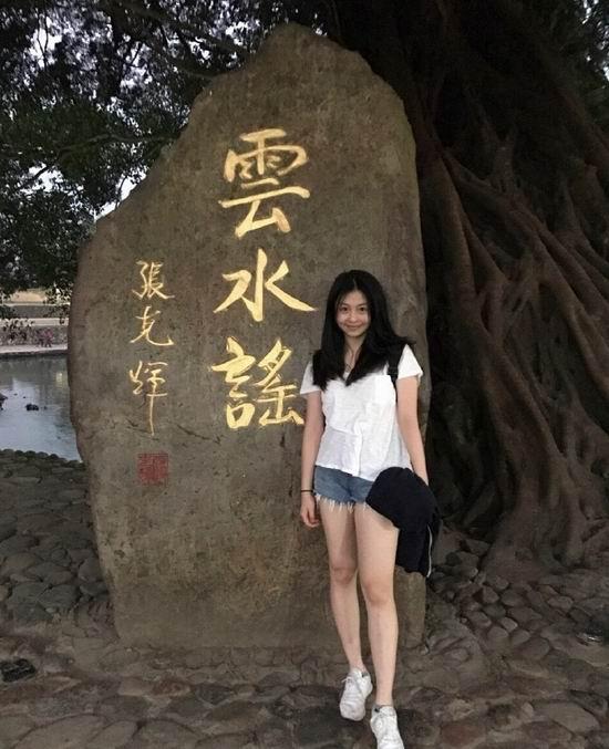 美貌赛明星！邱淑贞15岁女儿沈月被狂追！