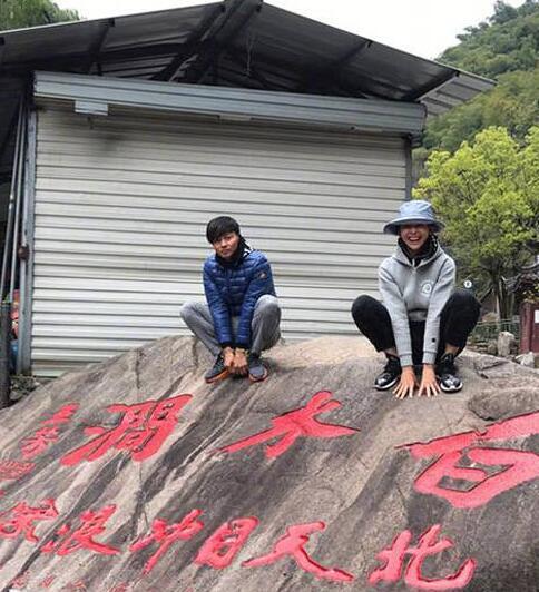 蔡少芬张晋同游农家乐秀恩爱 娘娘的肚子成亮点