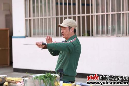 《闪亮的爸爸》将收官 港式红烧肉“逼急”吴镇宇