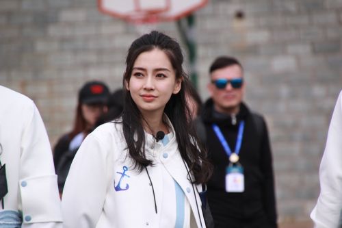 大连站录制Angelababy“回家” 八位MC合体暖心开启“《奔跑吧》全民公益”活动