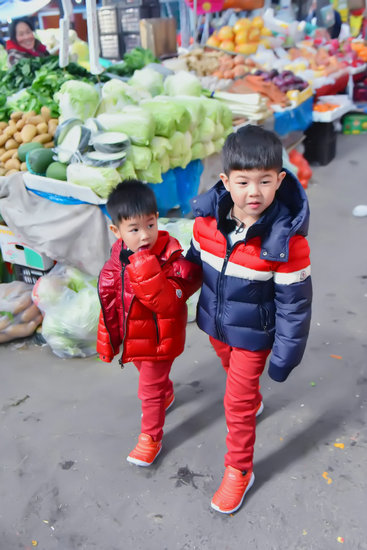 安吉变身家政达人智服小鱼儿 网友表示墙我都不扶只服安吉