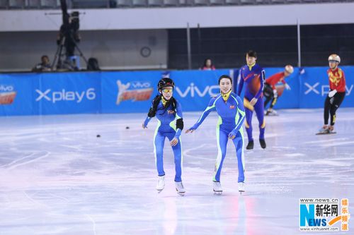 《来吧冠军2》挑战短道速滑张柏芝冰面起舞