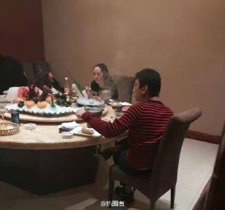 郭碧婷素颜上街 网友：这属于在路上都不会回头的那种！